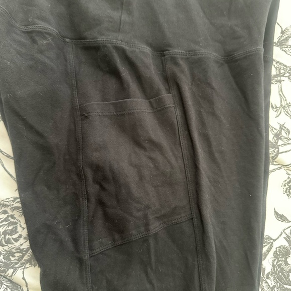 MNY Capri Leggings - Picture 3 of 4